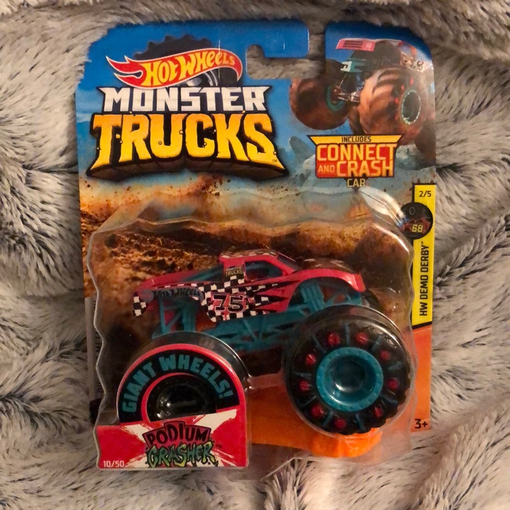 Hot Wheels 2019 Monster Trucks Podium Crasher NIP